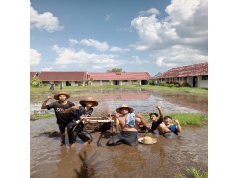 SISWA ATPH TURUN KE LAHAN